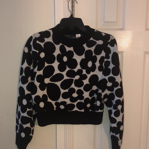 Prwnd H&M divided flowers black and white sweater. Size XS. Good conditioning - Picture 8 of 13